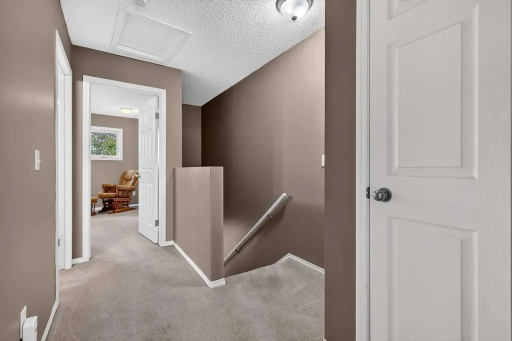 7 Westland Road Okotoks AB T1S 1Z1