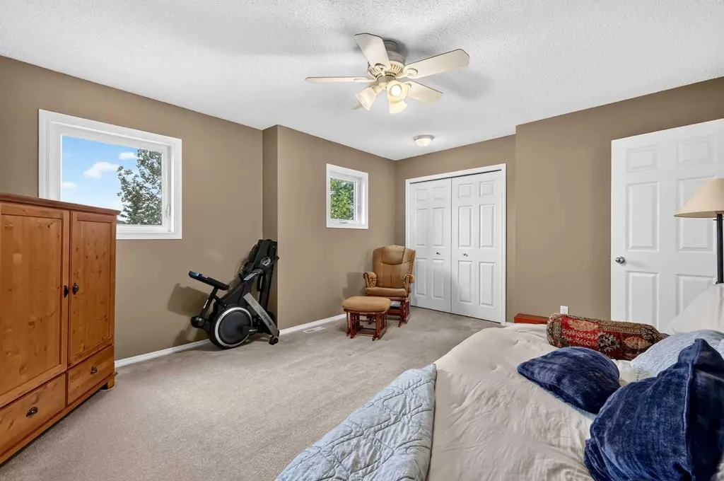 7 Westland Road Okotoks AB T1S 1Z1