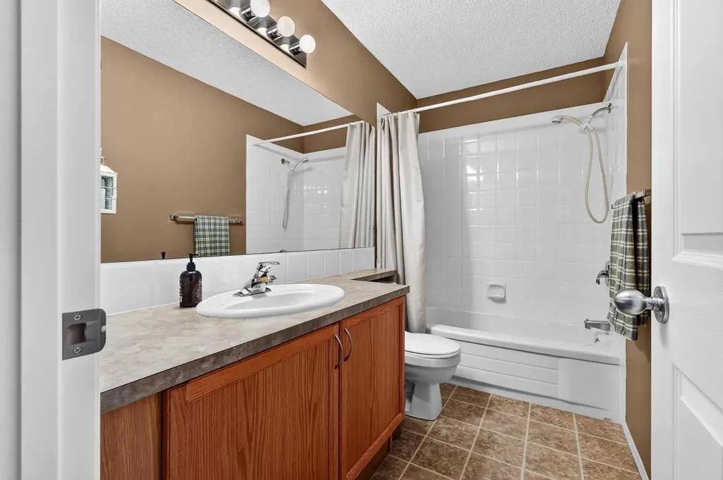 7 Westland Road Okotoks AB T1S 1Z1