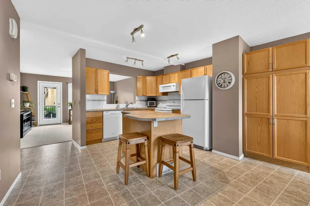 7 Westland Road Okotoks AB T1S 1Z1
