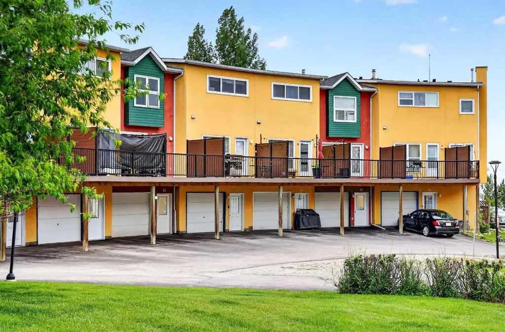 7 Westland Road Okotoks AB T1S 1Z1