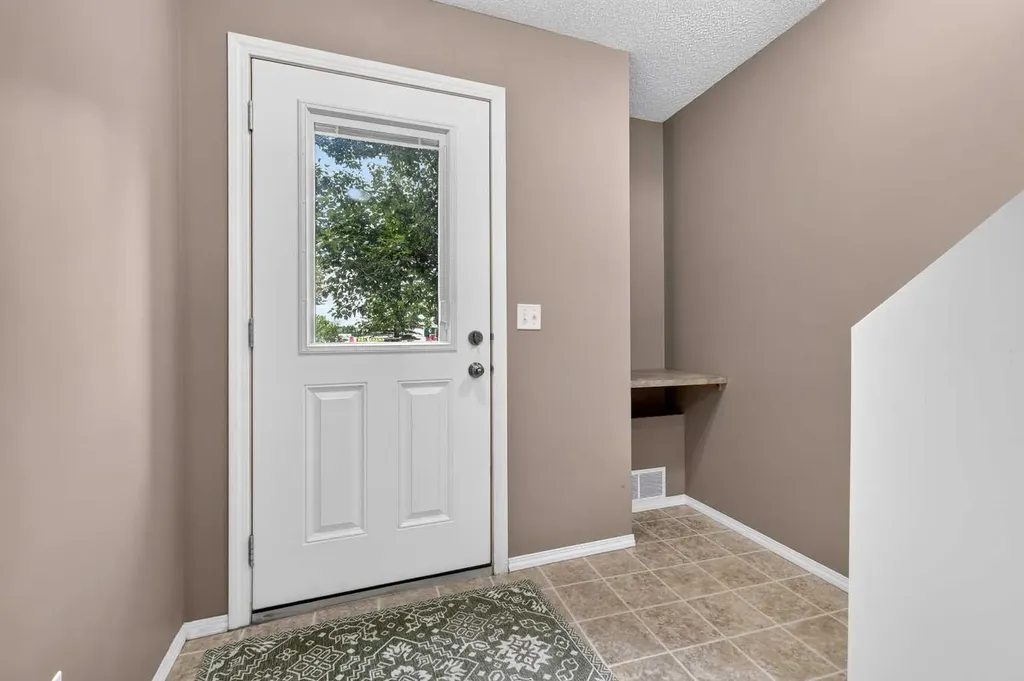 7 Westland Road Okotoks AB T1S 1Z1