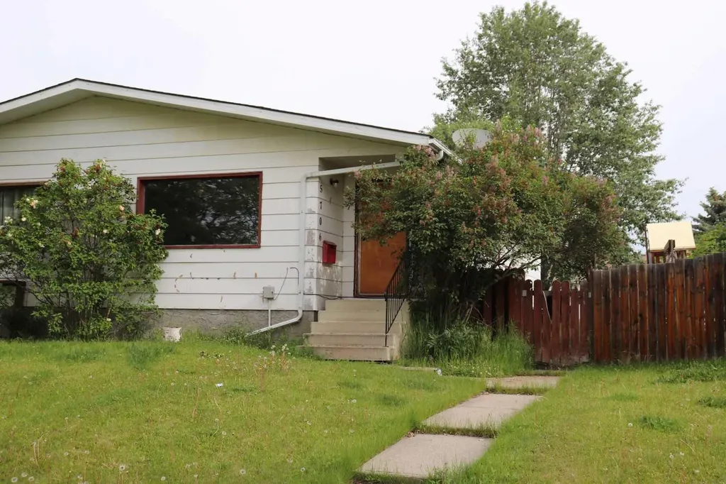 5706 West Haven Drive Edson AB T7E 1J6