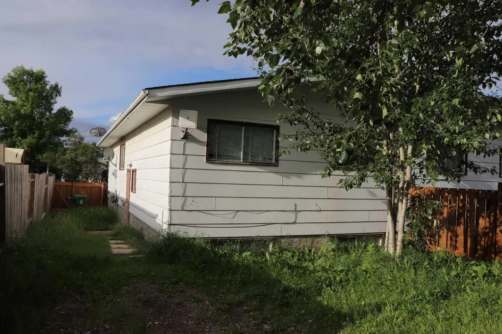 5706 West Haven Drive Edson AB T7E 1J6