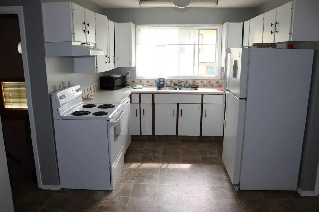 5706 West Haven Drive Edson AB T7E 1J6