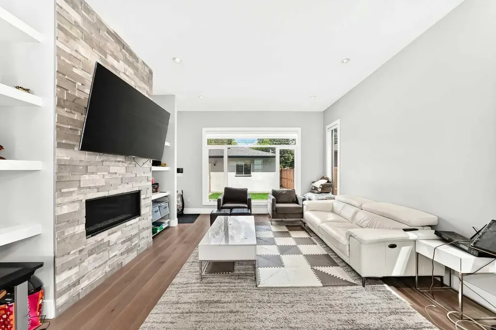 3014 Cochrane Road NW Calgary AB T2M4J3