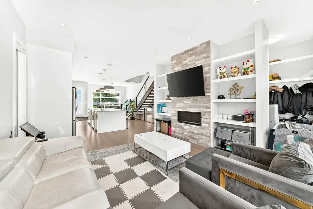 3014 Cochrane Road NW Calgary AB T2M4J3