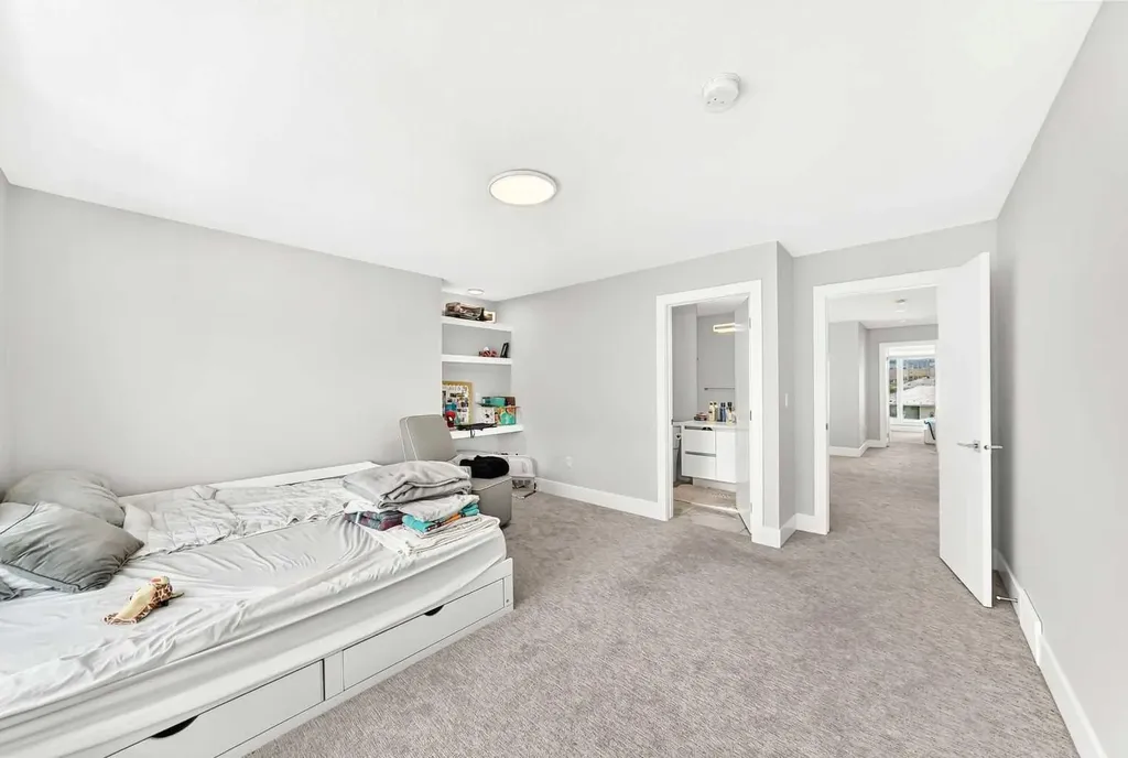 3014 Cochrane Road NW Calgary AB T2M4J3