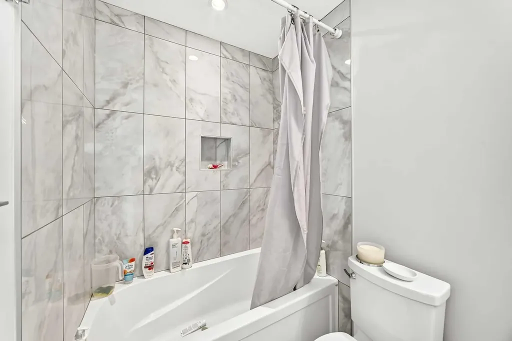 3014 Cochrane Road NW Calgary AB T2M4J3