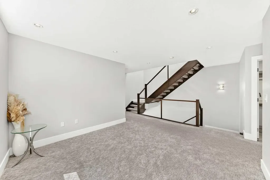 3014 Cochrane Road NW Calgary AB T2M4J3