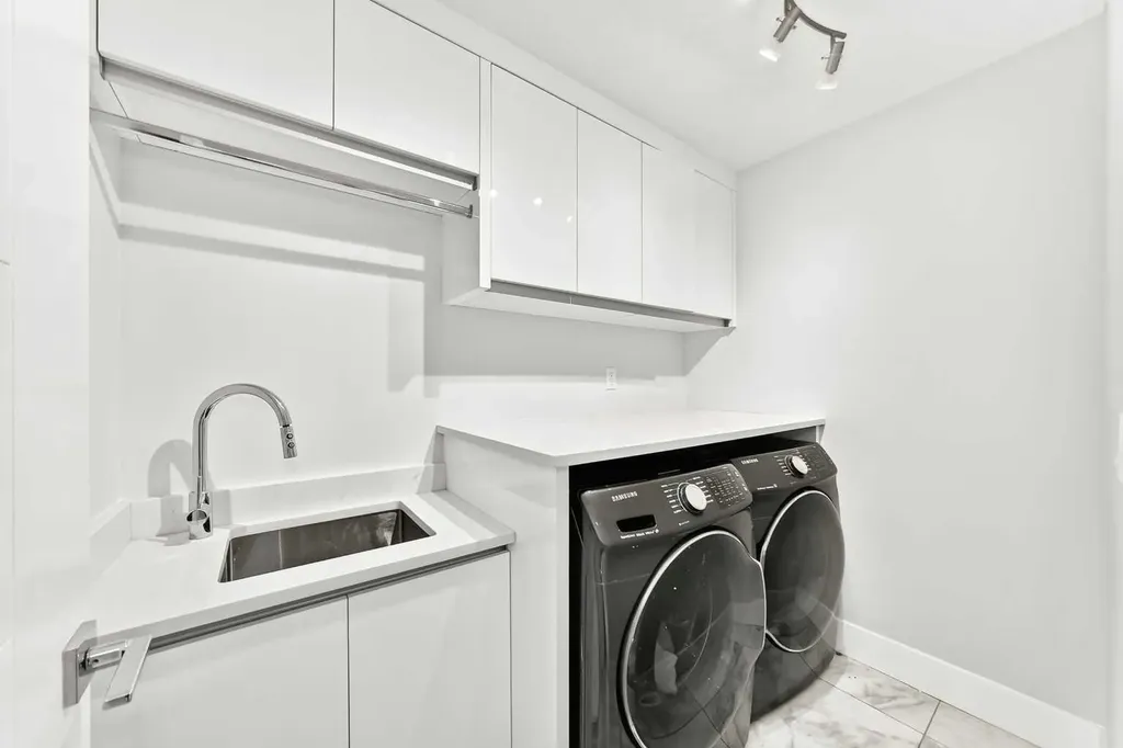 3014 Cochrane Road NW Calgary AB T2M4J3