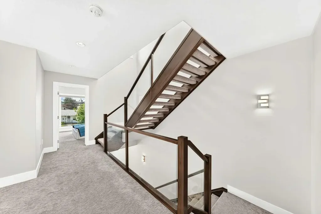 3014 Cochrane Road NW Calgary AB T2M4J3