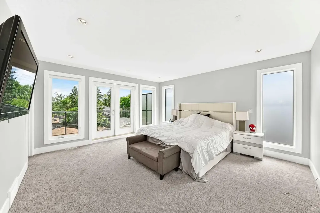 3014 Cochrane Road NW Calgary AB T2M4J3
