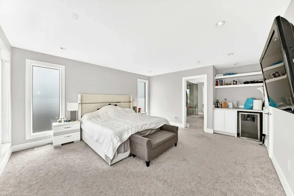 3014 Cochrane Road NW Calgary AB T2M4J3