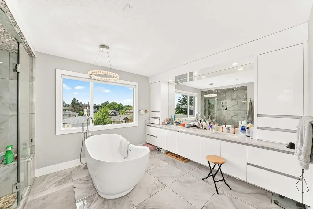 3014 Cochrane Road NW Calgary AB T2M4J3