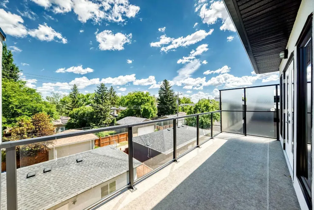3014 Cochrane Road NW Calgary AB T2M4J3