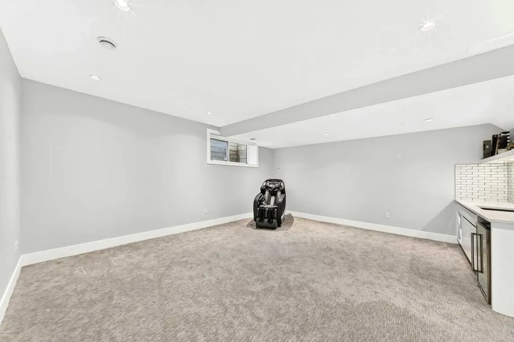 3014 Cochrane Road NW Calgary AB T2M4J3