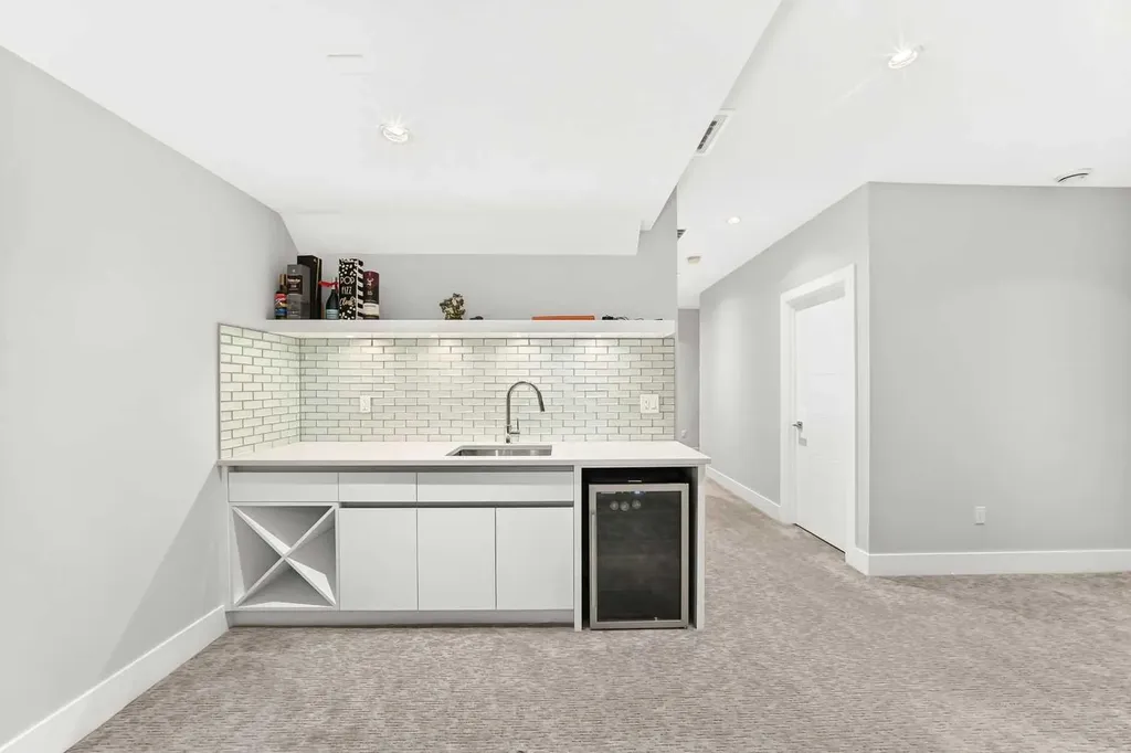 3014 Cochrane Road NW Calgary AB T2M4J3