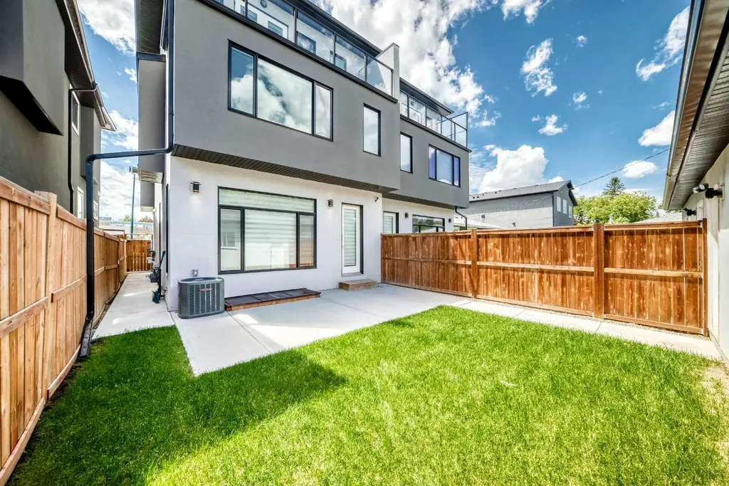 3014 Cochrane Road NW Calgary AB T2M4J3
