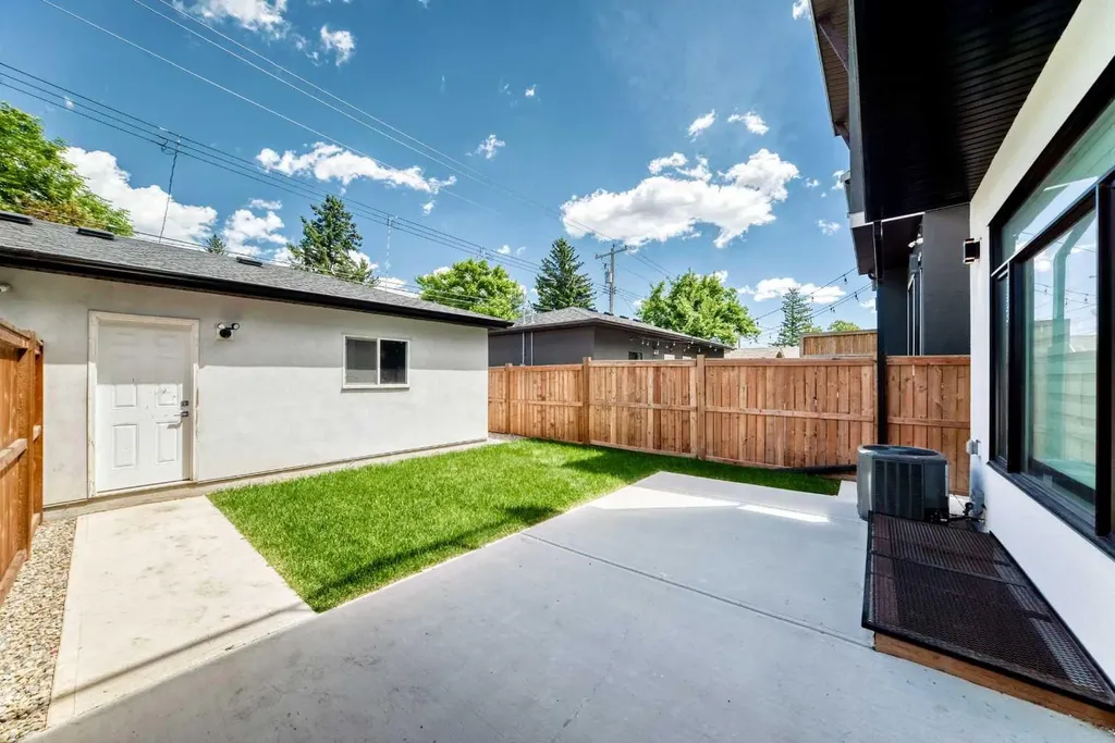 3014 Cochrane Road NW Calgary AB T2M4J3