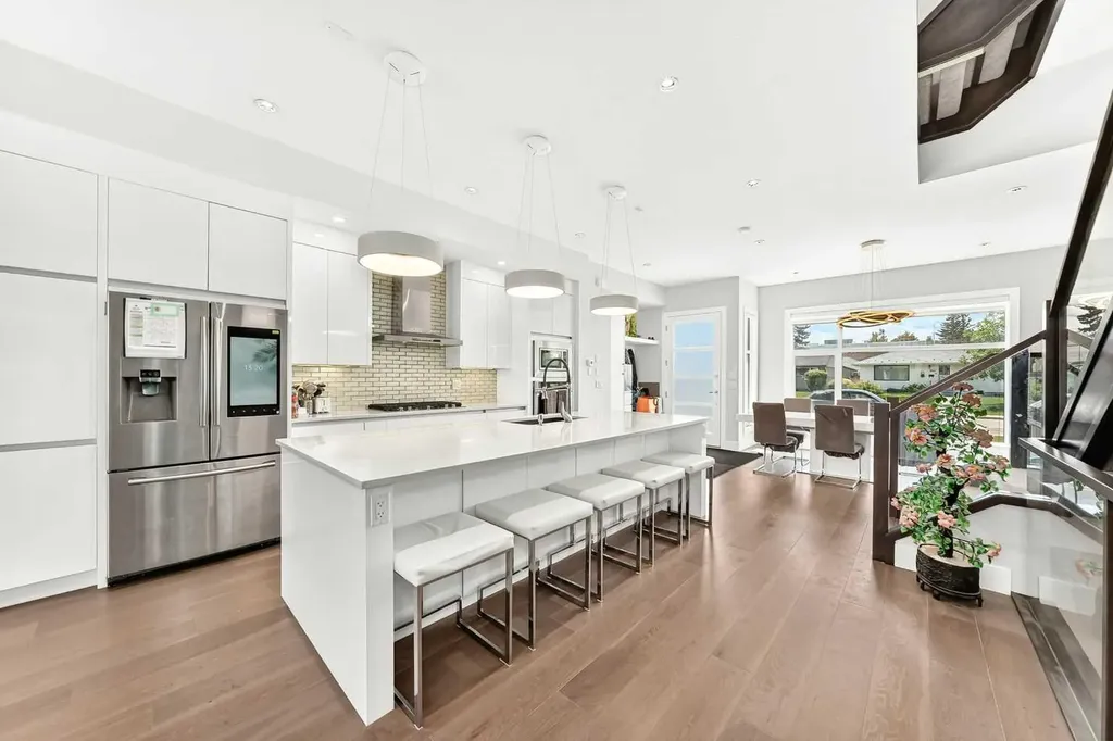 3014 Cochrane Road NW Calgary AB T2M4J3