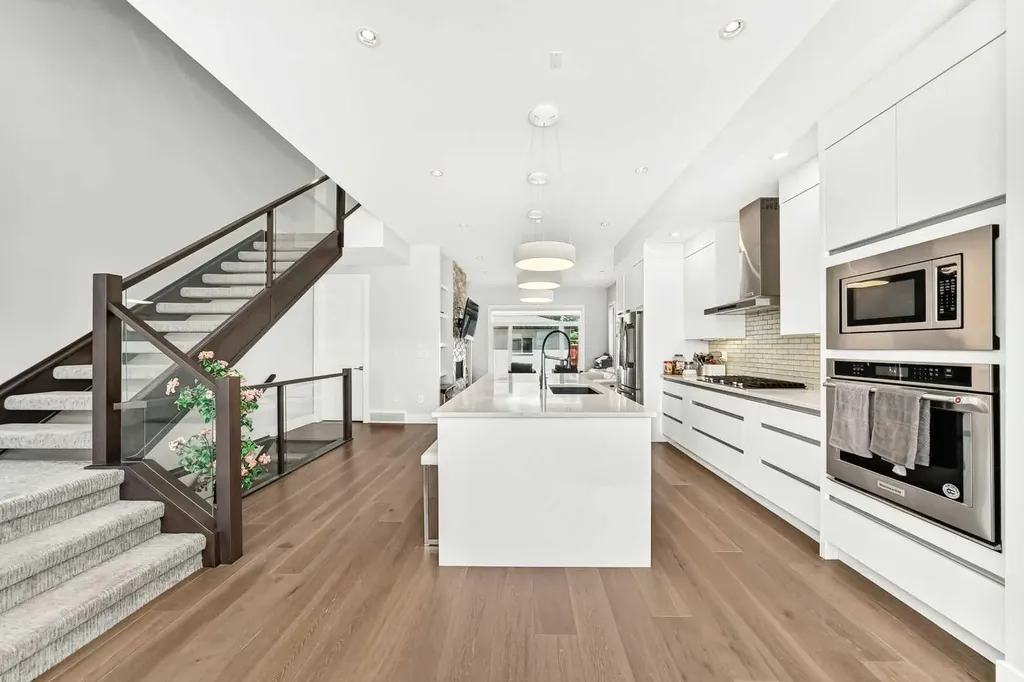 3014 Cochrane Road NW Calgary AB T2M4J3
