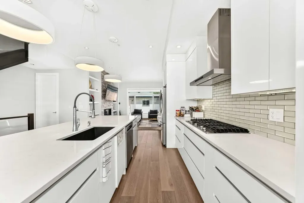 3014 Cochrane Road NW Calgary AB T2M4J3
