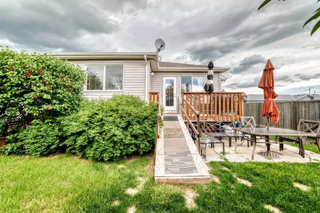 3 Van Horn Court NW Langdon AB T0J 1X2
