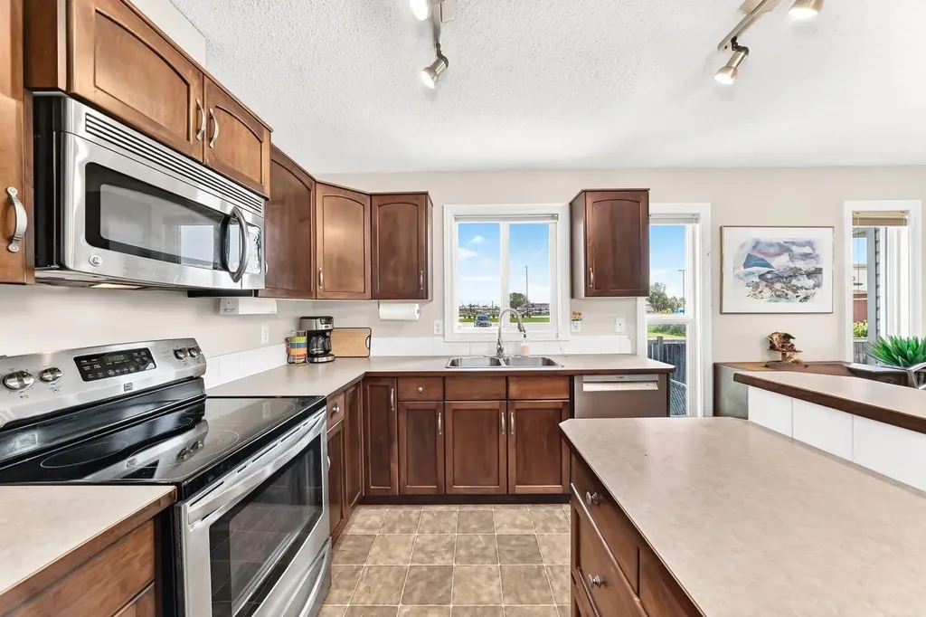 3 Van Horn Court NW Langdon AB T0J 1X2