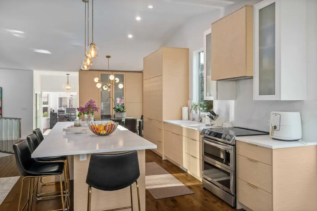 1414 Shawnee Drive SW Calgary AB T2Y 2V1