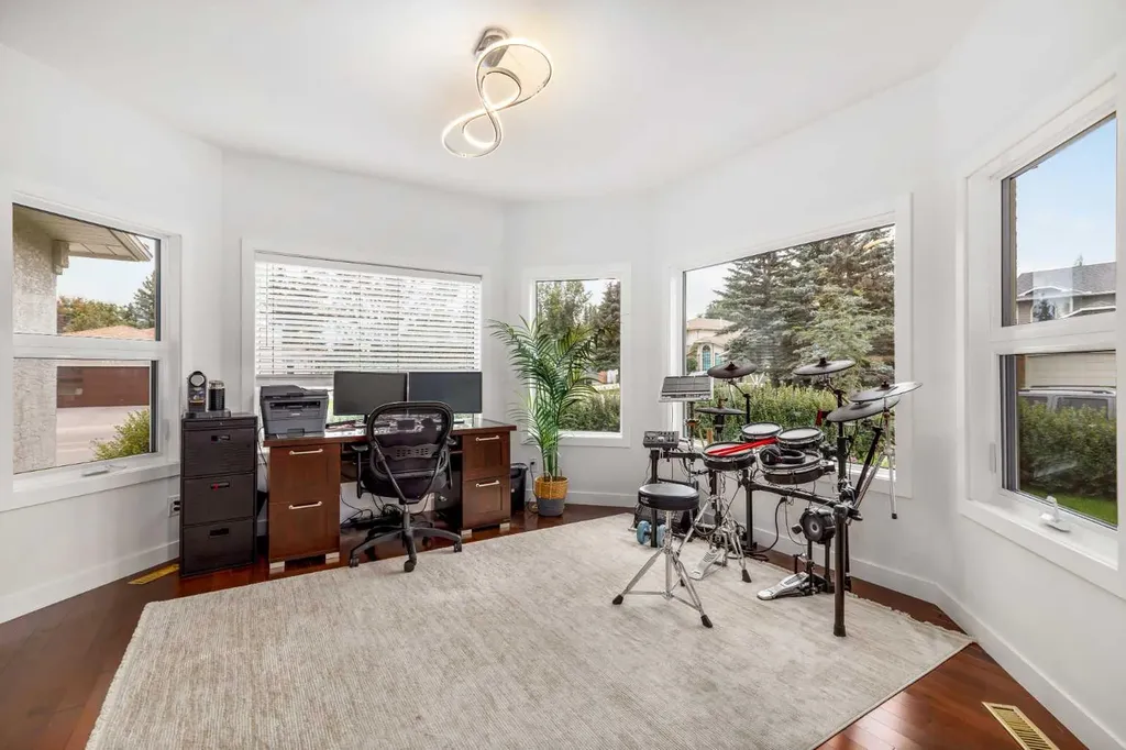1414 Shawnee Drive SW Calgary AB T2Y 2V1