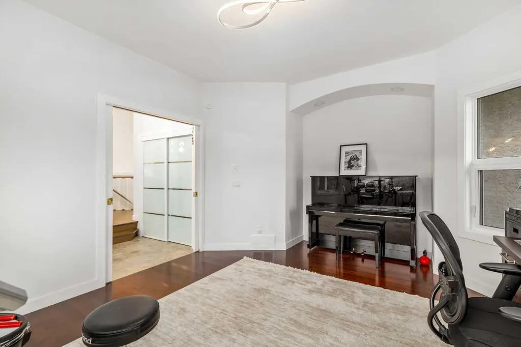 1414 Shawnee Drive SW Calgary AB T2Y 2V1
