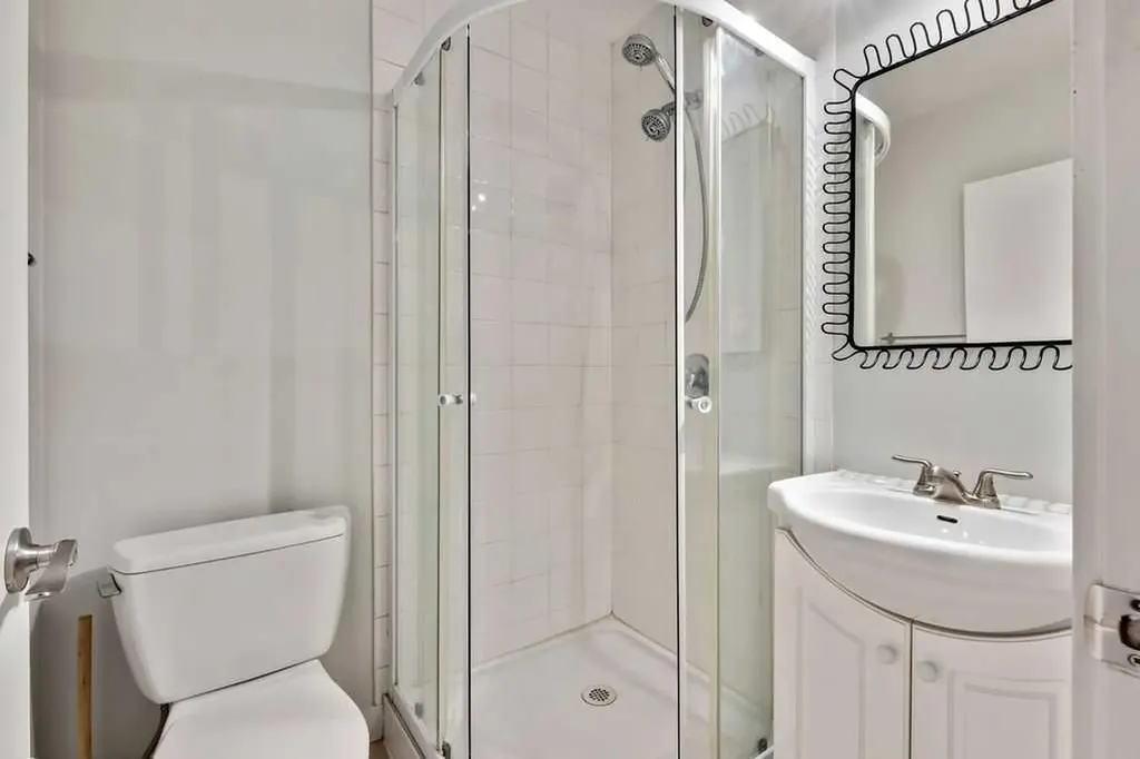 15 Glenway Drive SW Calgary AB T3E 4T7