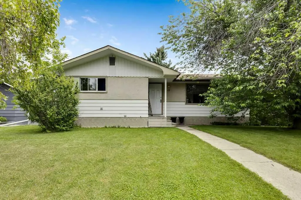 15 Glenway Drive SW Calgary AB T3E 4T7