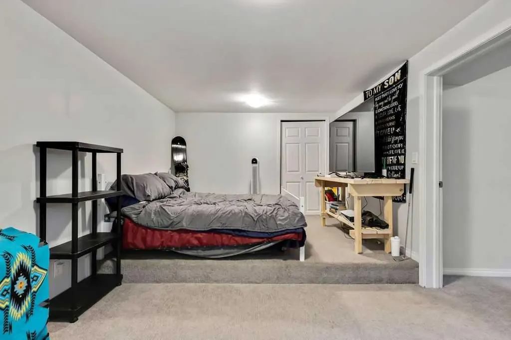 15 Glenway Drive SW Calgary AB T3E 4T7