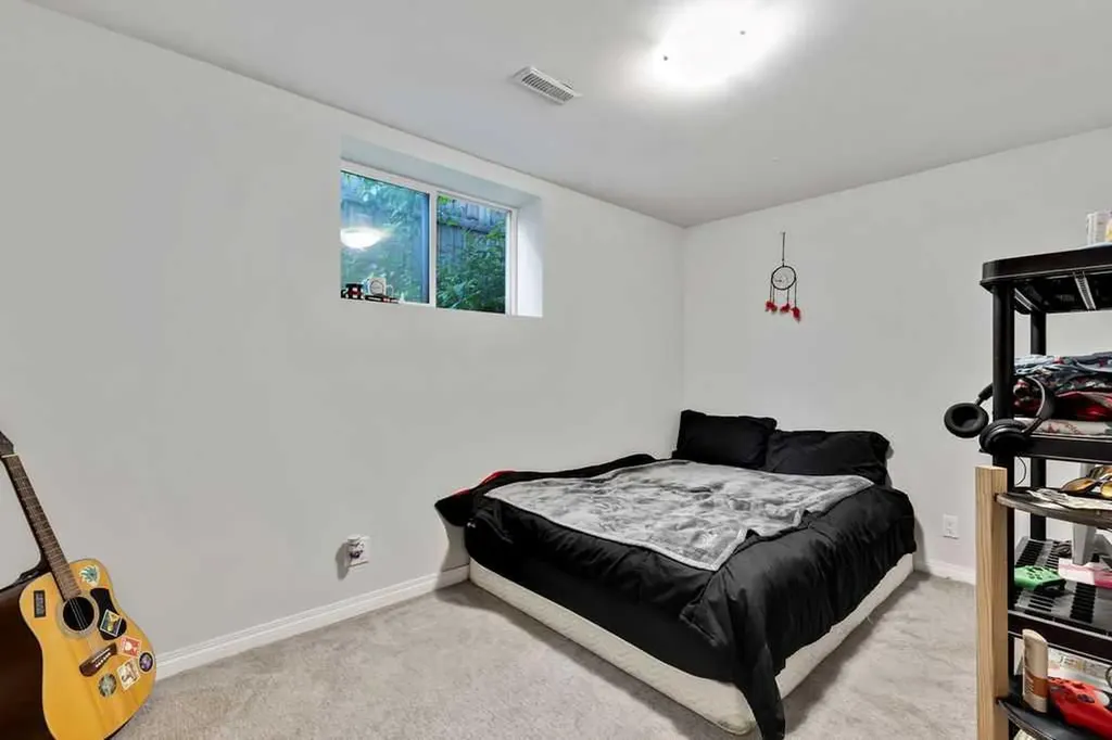 15 Glenway Drive SW Calgary AB T3E 4T7