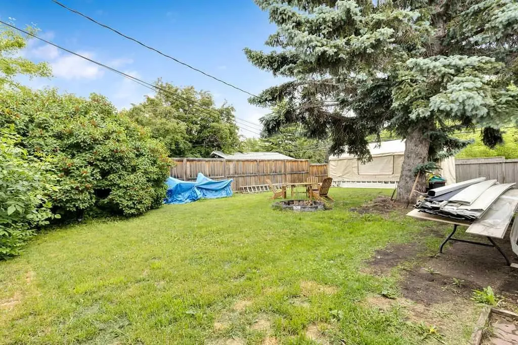 15 Glenway Drive SW Calgary AB T3E 4T7