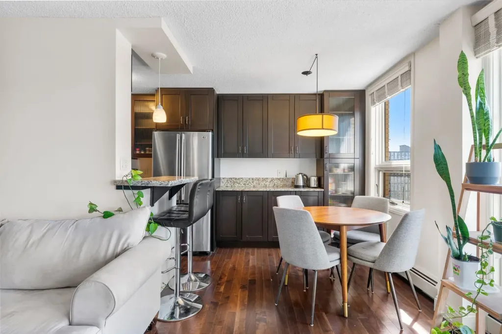 733 14 Avenue SW Calgary AB T2R 0N3