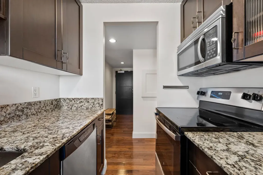 733 14 Avenue SW Calgary AB T2R 0N3