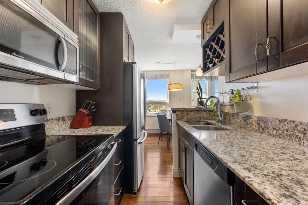 733 14 Avenue SW Calgary AB T2R 0N3