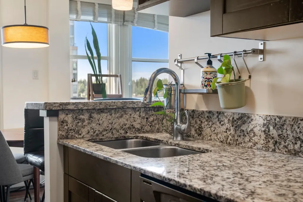 733 14 Avenue SW Calgary AB T2R 0N3