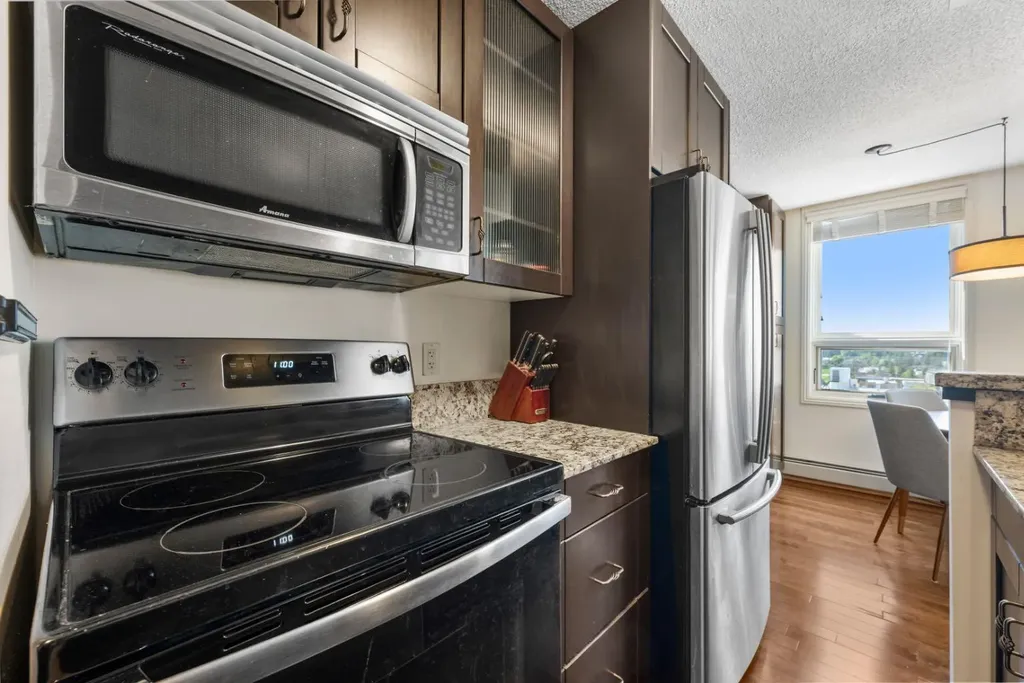 733 14 Avenue SW Calgary AB T2R 0N3