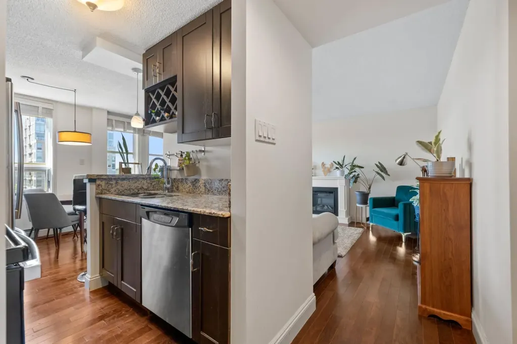 733 14 Avenue SW Calgary AB T2R 0N3