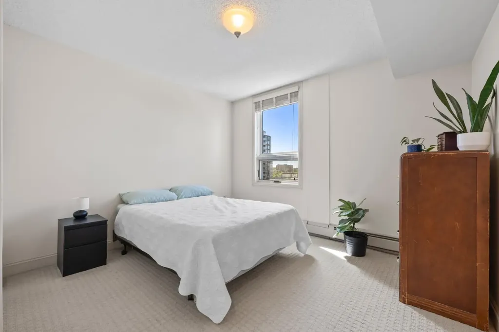733 14 Avenue SW Calgary AB T2R 0N3