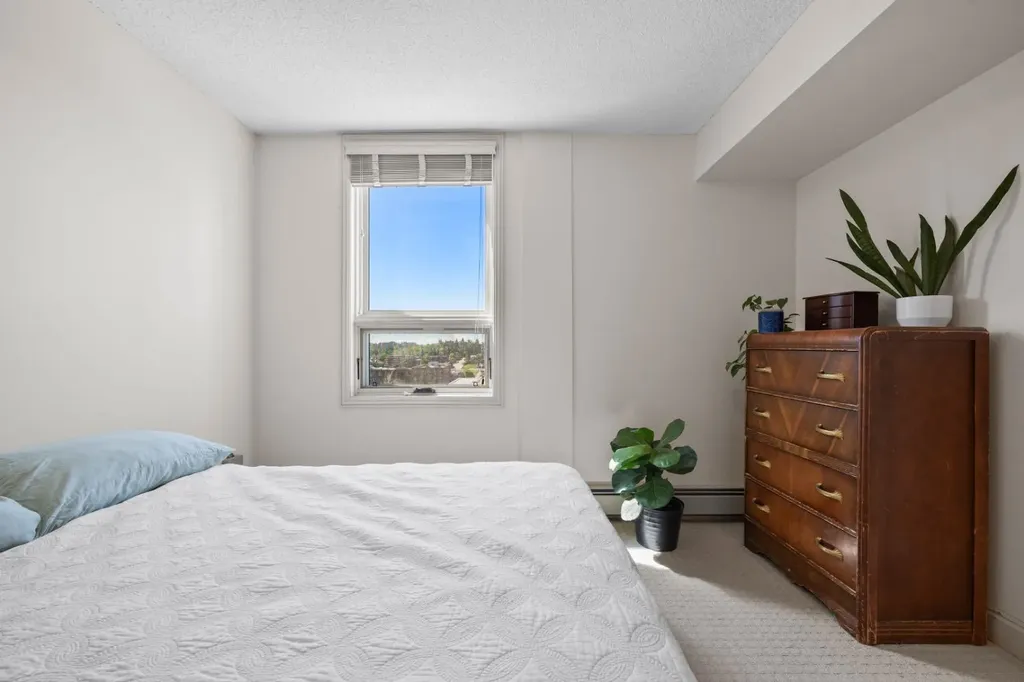 733 14 Avenue SW Calgary AB T2R 0N3