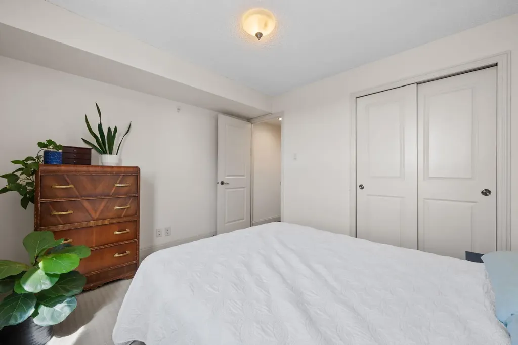 733 14 Avenue SW Calgary AB T2R 0N3