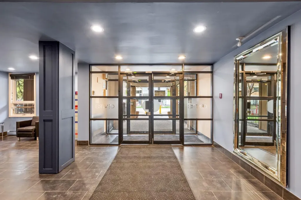 733 14 Avenue SW Calgary AB T2R 0N3