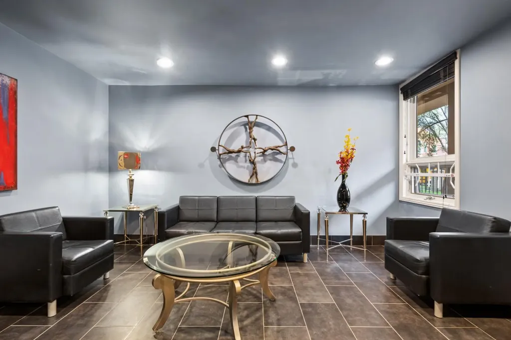 733 14 Avenue SW Calgary AB T2R 0N3