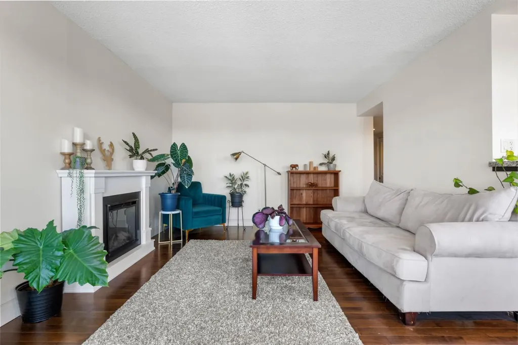 733 14 Avenue SW Calgary AB T2R 0N3