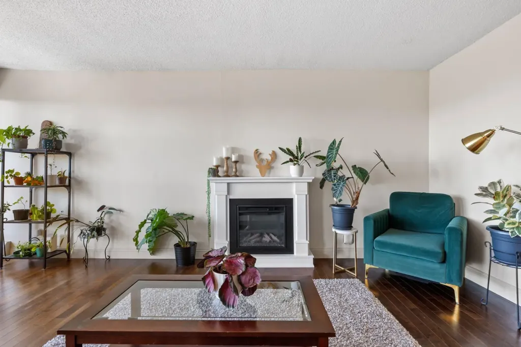 733 14 Avenue SW Calgary AB T2R 0N3